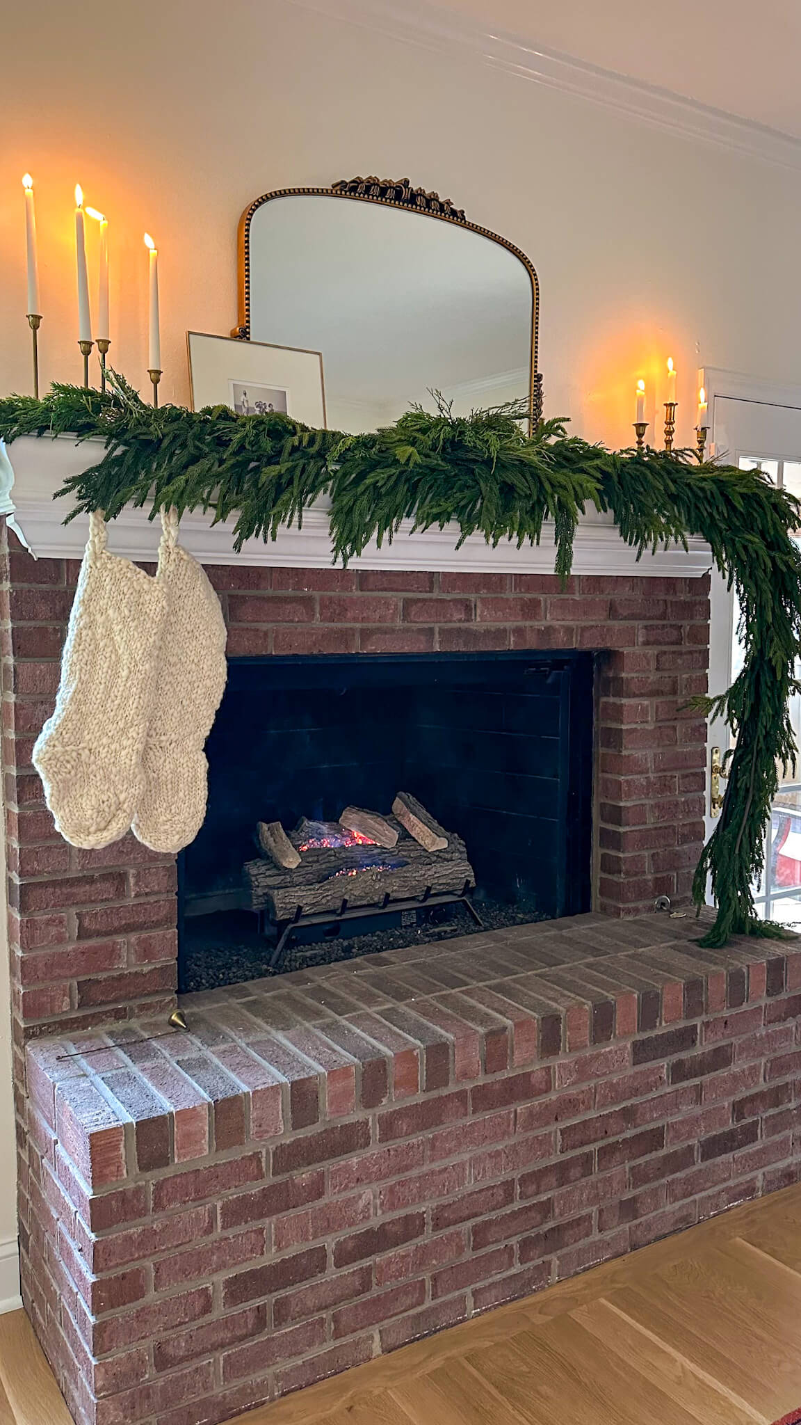 christmas-garland-on-fireplace