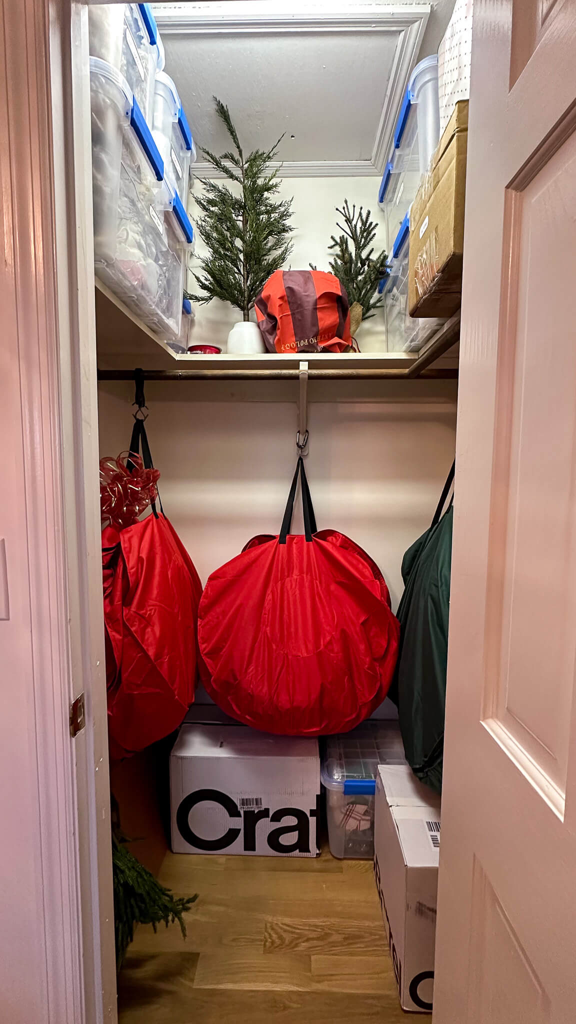 christmas-storage-and-organization-wreath-bags