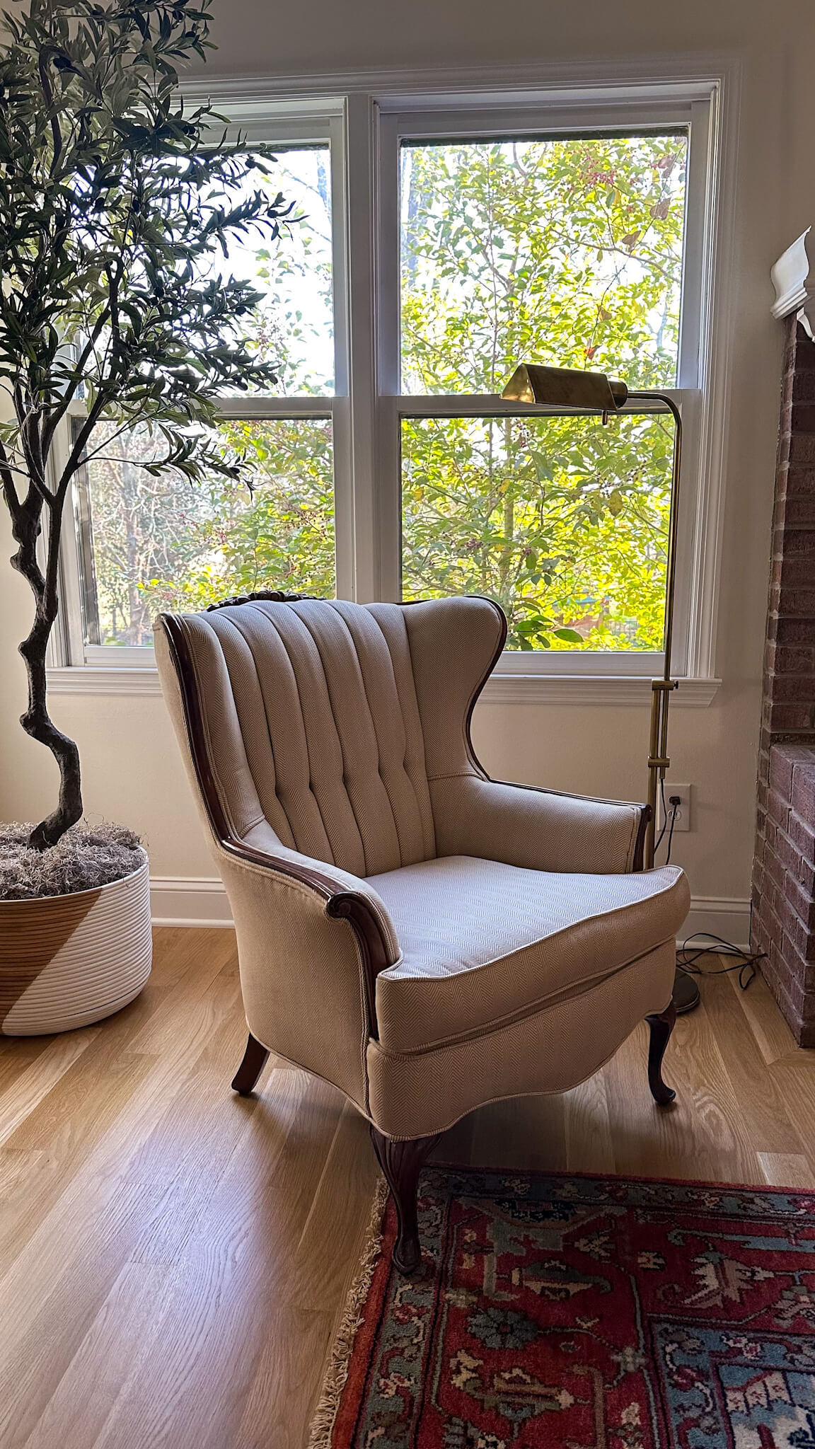 click-for-the ultimate-guide-to-buying-vintage-furniture-secondhand