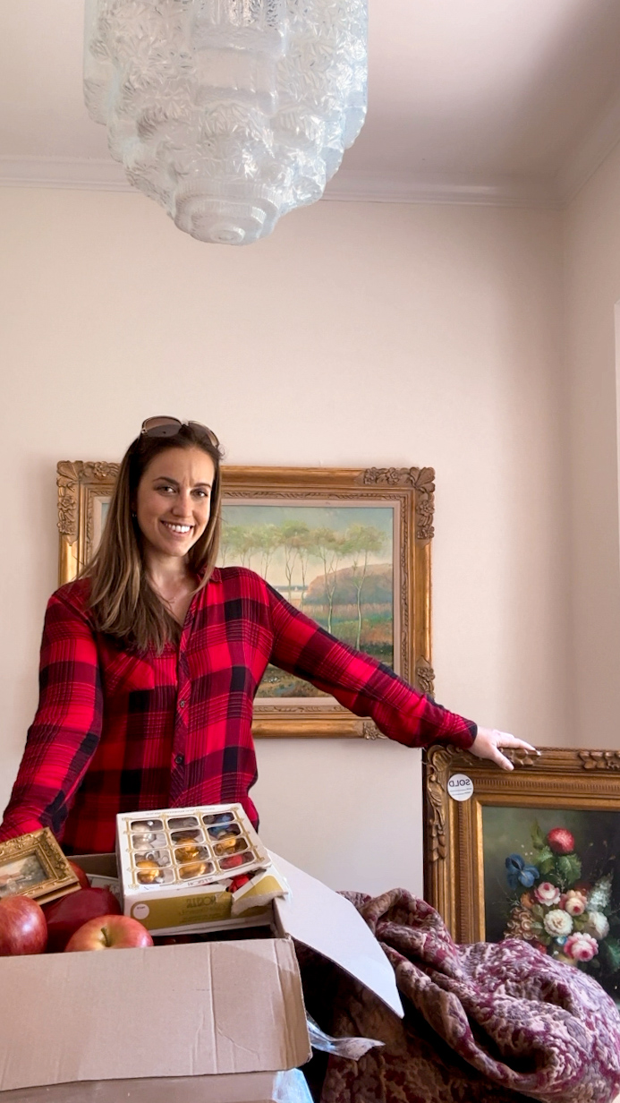 click to learn what to bring to an estate sale