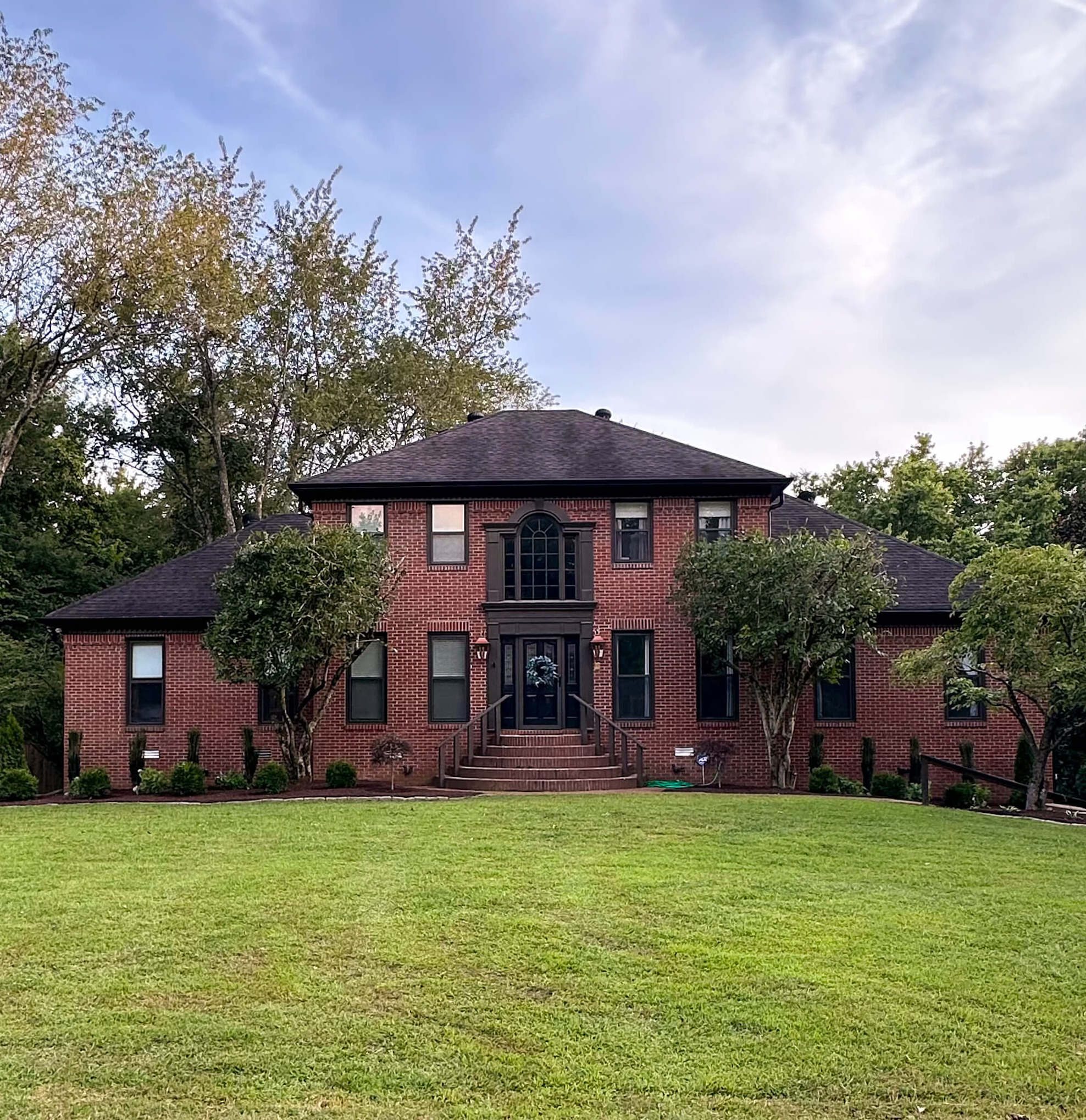 click to read all about my new front yard landscaping makeover