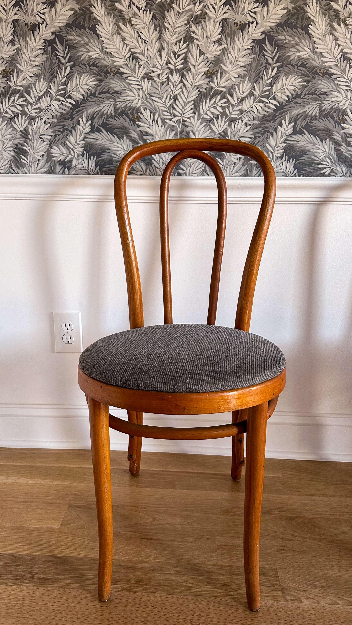 antique-bentwood-chair