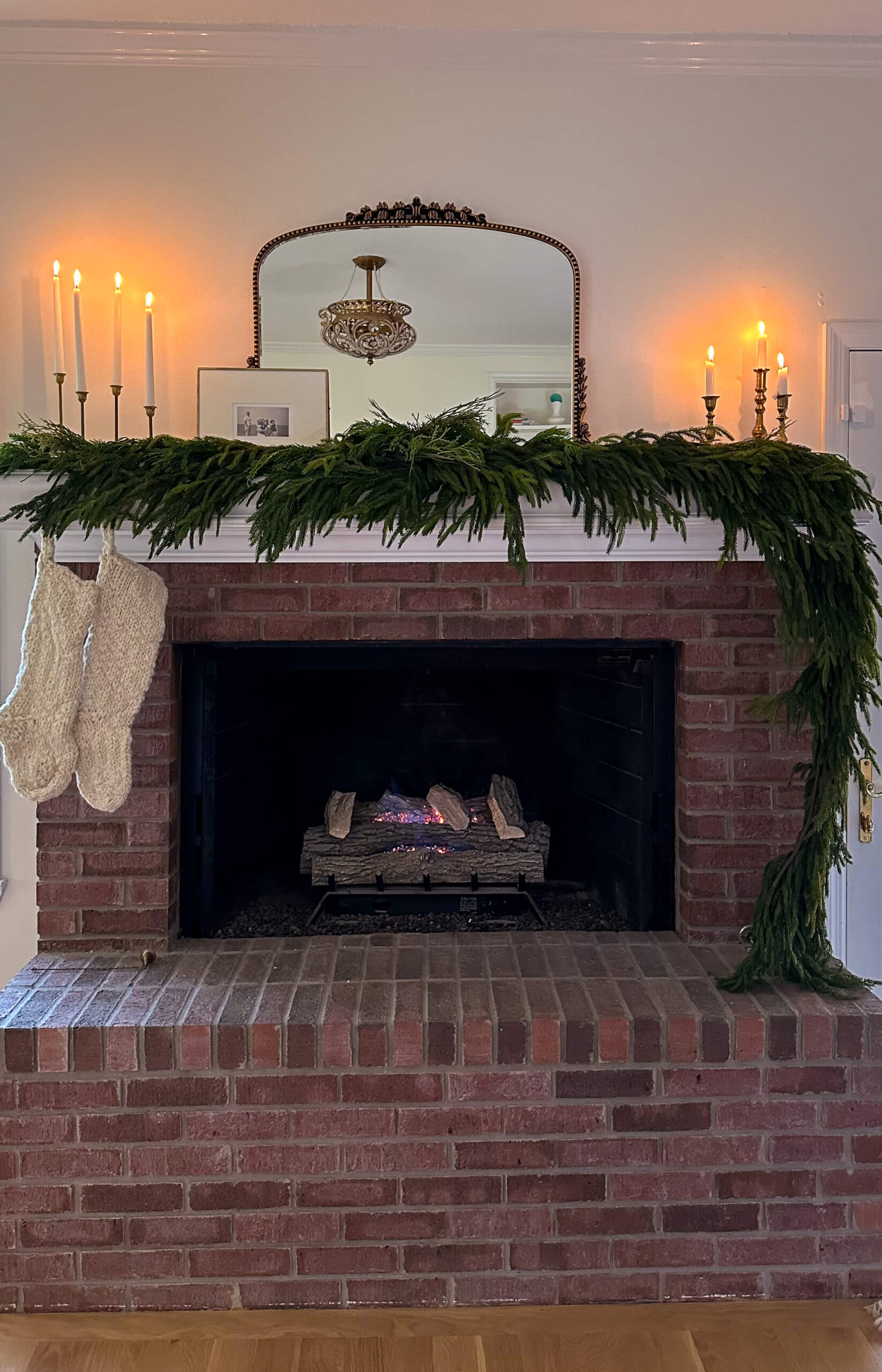 how-to-layer-garland-on-the-mantel